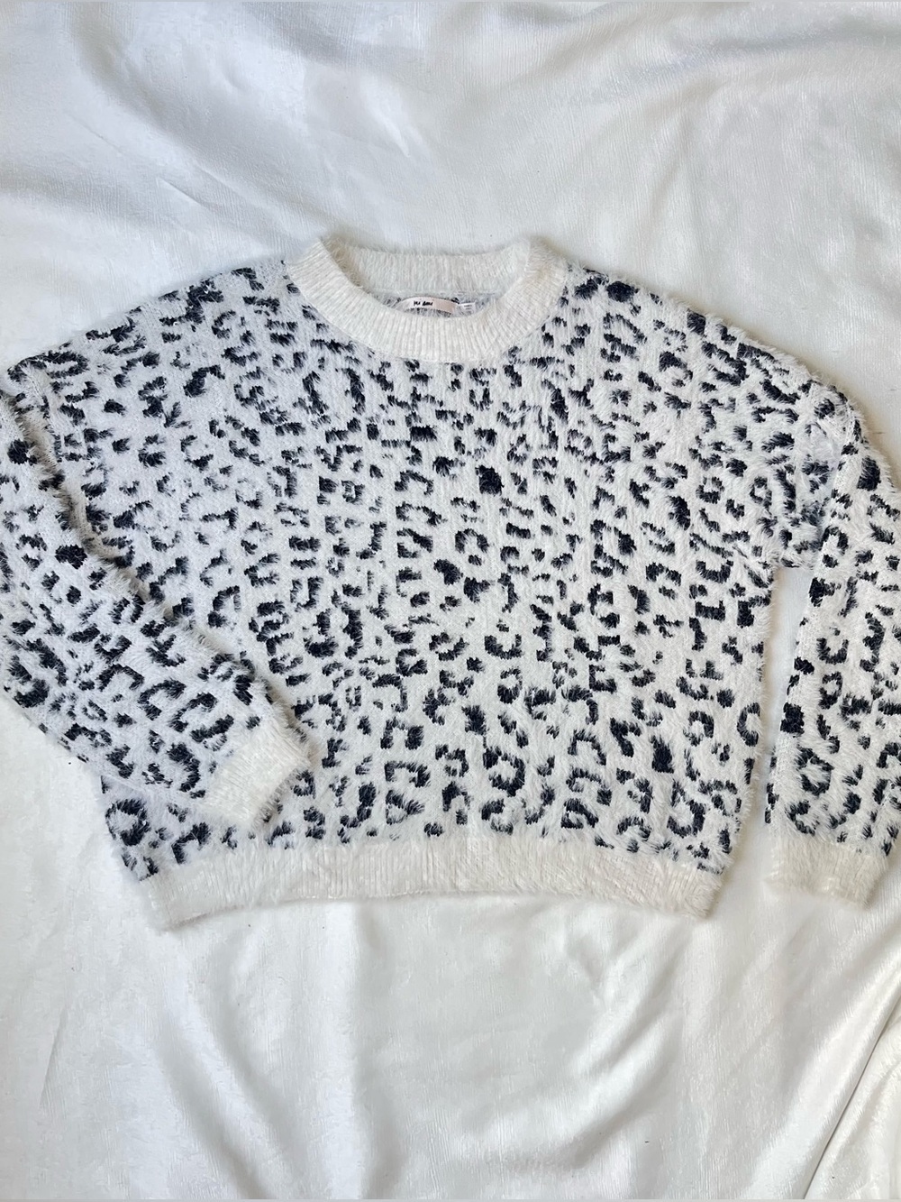 Mi Ami Fluzzy leopard knit cozy pullover sweater L